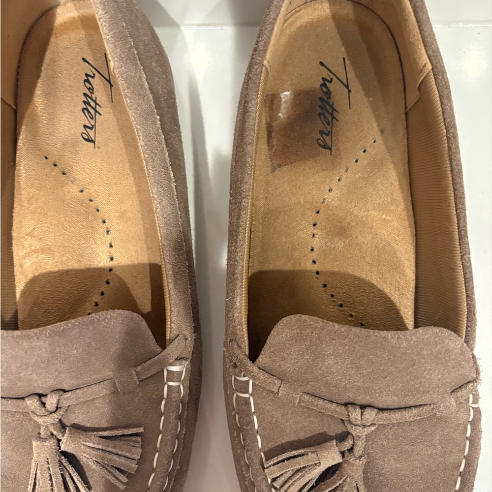 Trotters Dawson Tan Suede Tassel Loafers Size 10 - Picture 6 of 6